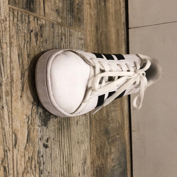 Adidas kid shoes - Picture 2 of 4